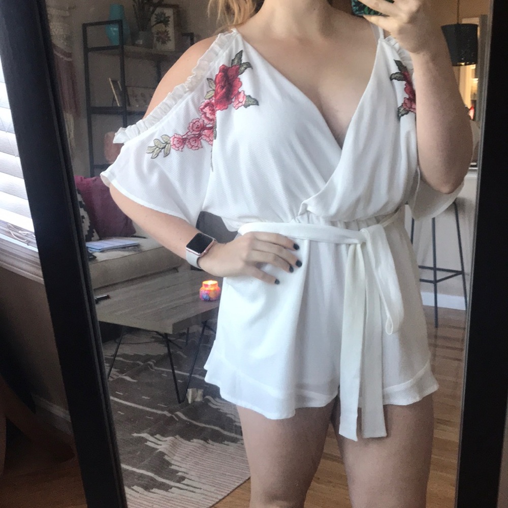 White romper red rose lace detail size L